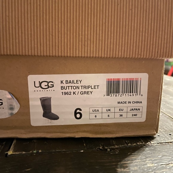 UGG Kids Triple Bailey Button - Picture 2 of 7